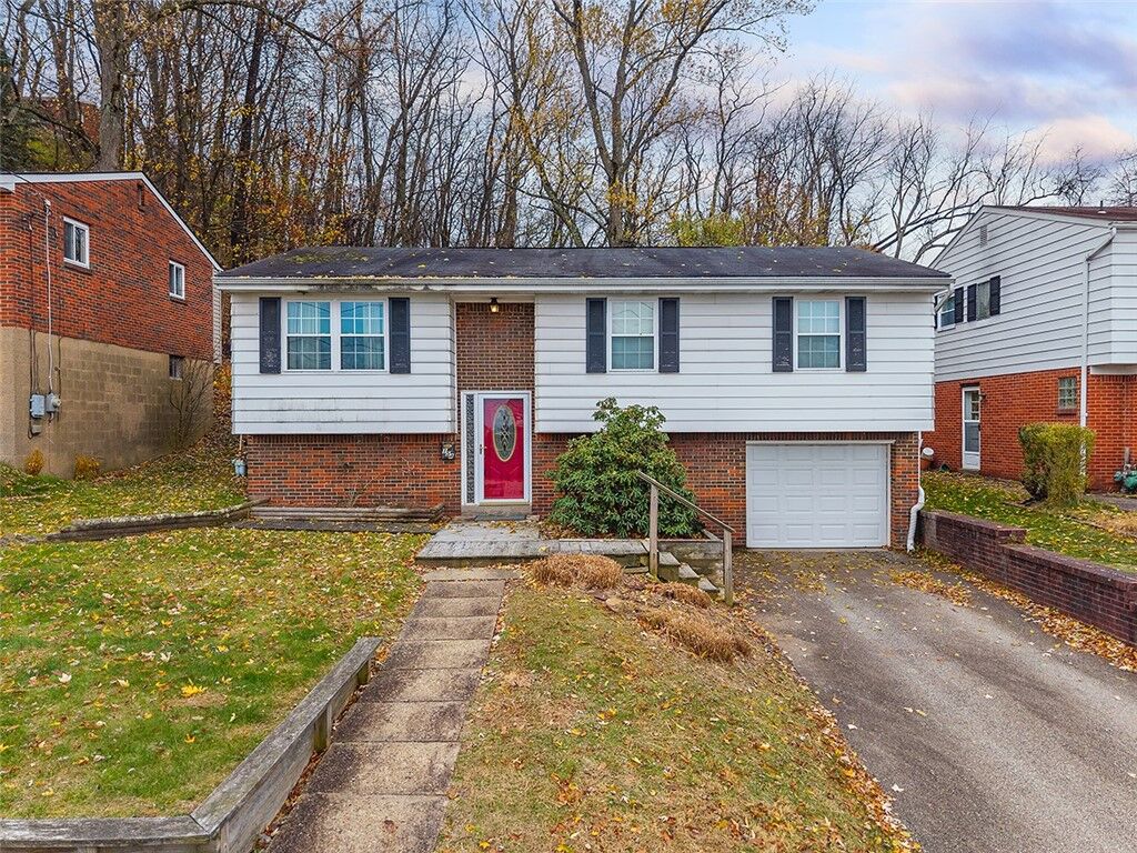Property Photo: 154 Jeanette Drive PA 15147