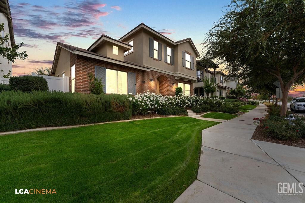 Property Photo:  3704 Windermere Street  CA 93311 