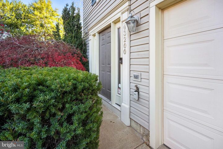 Property Photo: 43200 Chokeberry Square VA 20147