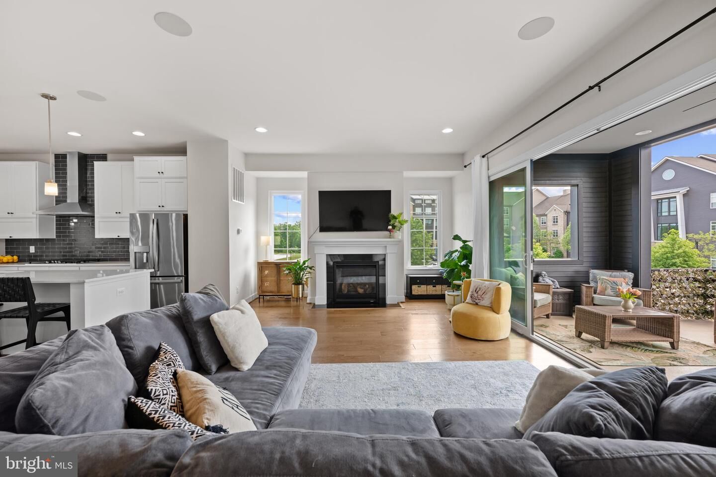 Property Photo:  20305 Savin Hill Drive  VA 20147 