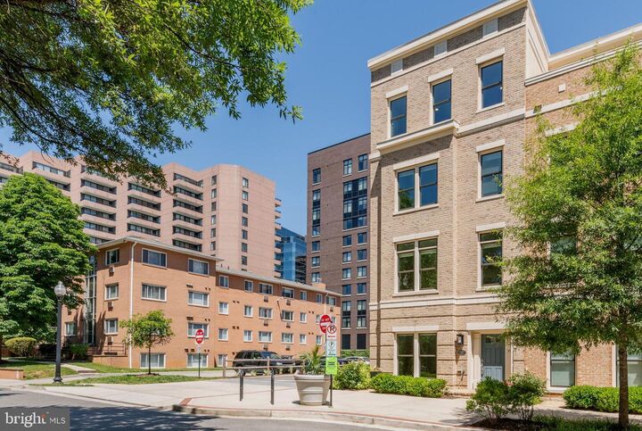 Property Photo: 1527 16th Road N VA 22209