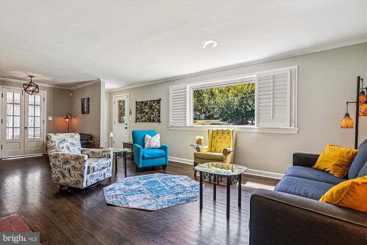 Property Photo: 1506 Hollindale Drive VA 22306