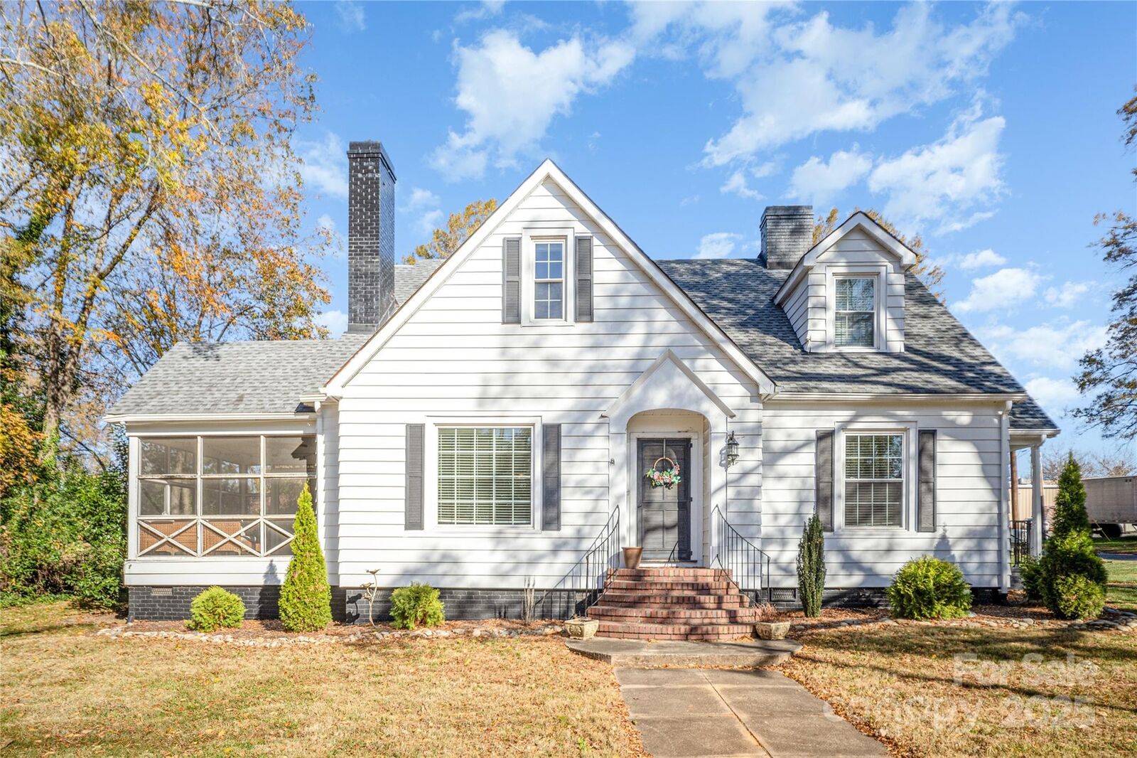 Property Photo:  206 W Mountain Street  NC 28086 