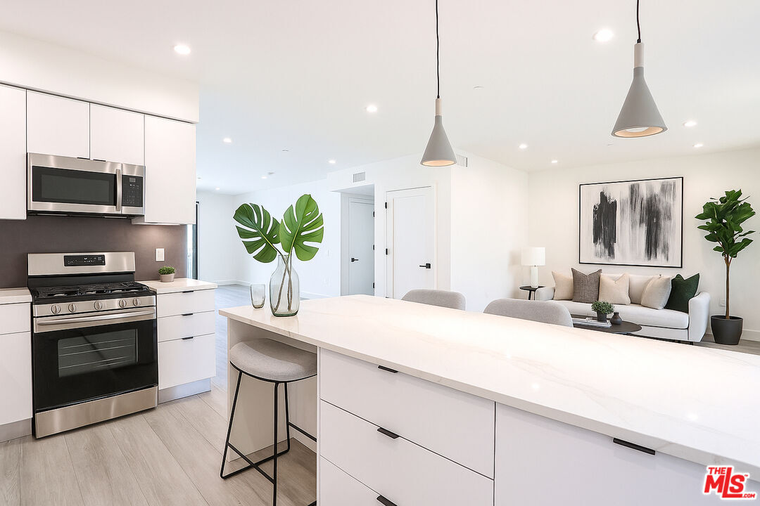 Property Photo: 11800 Courtleigh Dr CA 90066