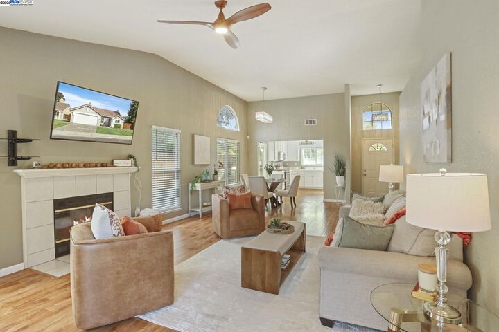 Property Photo:  925 Gotland Ct  CA 95376 