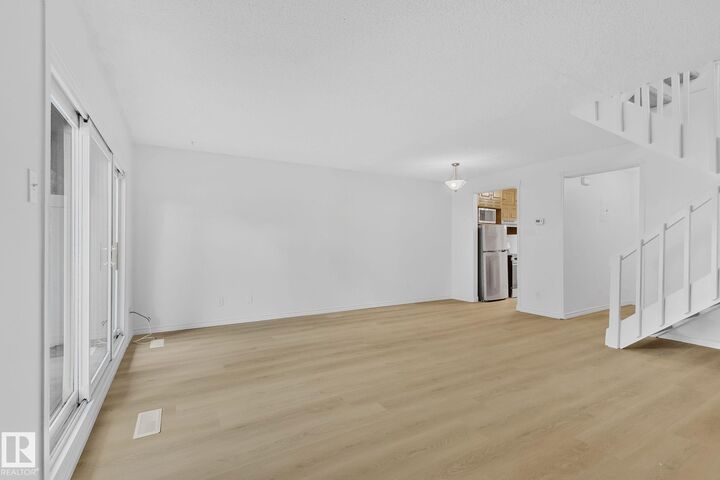Property Photo: 3F Meadowlark Village NW AB T5R 5X3