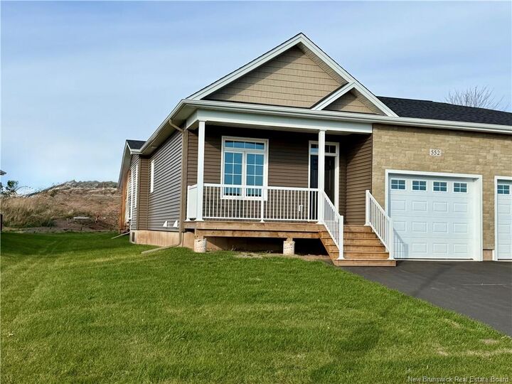 552 Royal Oaks Boulevard — photo 1