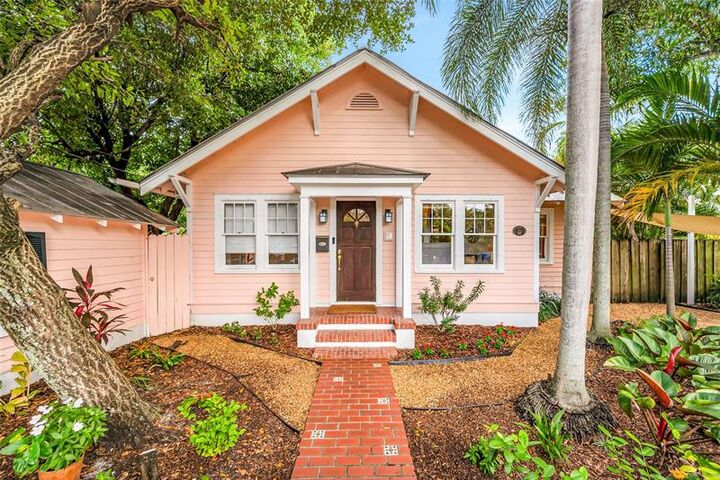 Property Photo: 711 NE 17th Ave FL 33304