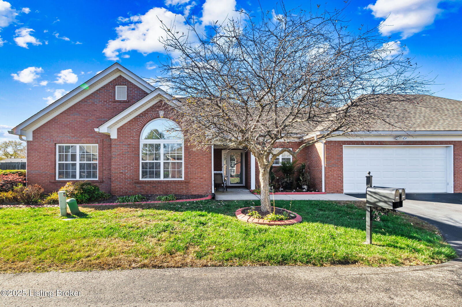 Property Photo: 9601 McNeely Lake Dr KY 40229