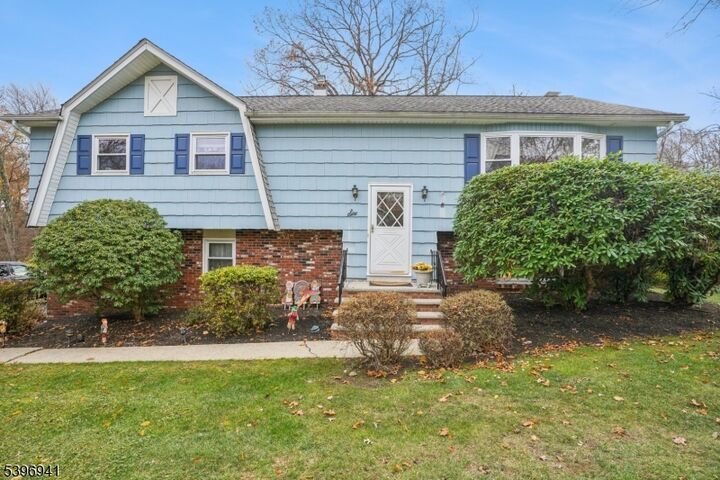 Property Photo:  6 Alpine Dr  NJ 07869 