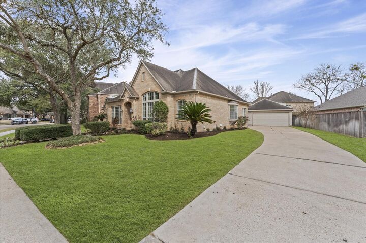 Property Photo: 7439 Guinevere Drive TX 77479
