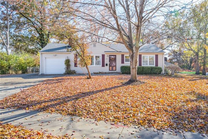 6901 Grandview Street  Overland Park KS 66204 photo