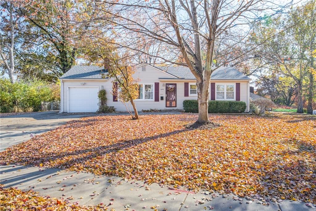 Property Photo: 6901 Grandview Street KS 66204