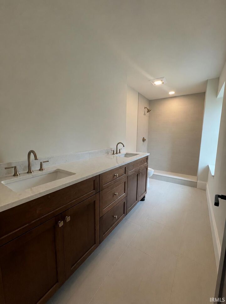 Property Photo:  115 N Washington St Unit 202  IN 47408 