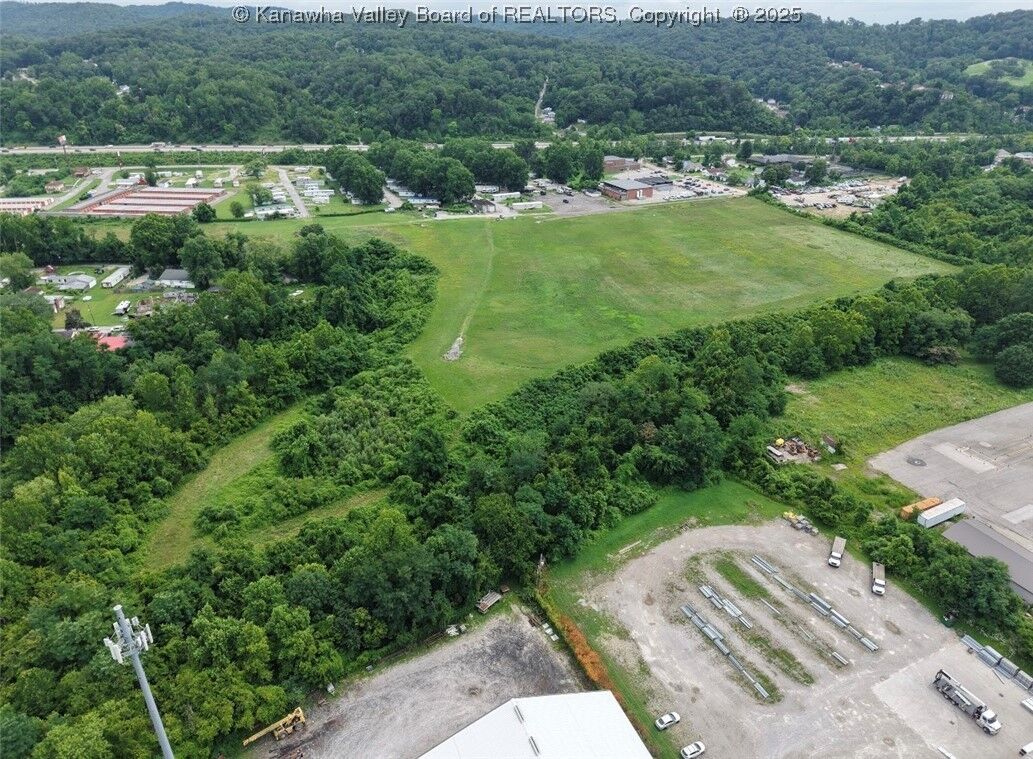 Property Photo: 2715 Fairlawn Avenue WV 25064