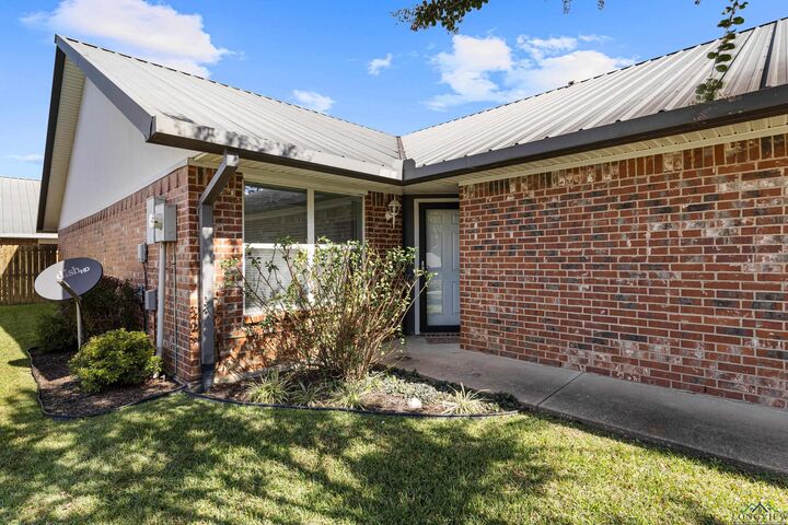 Property Photo: 1807 Paverstone Lane TX 75605