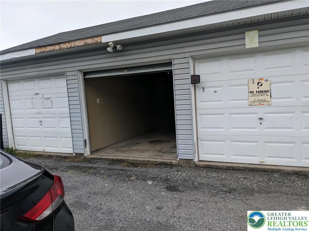 Property Photo:  1414 Broadway Middle Garage  PA 18015 