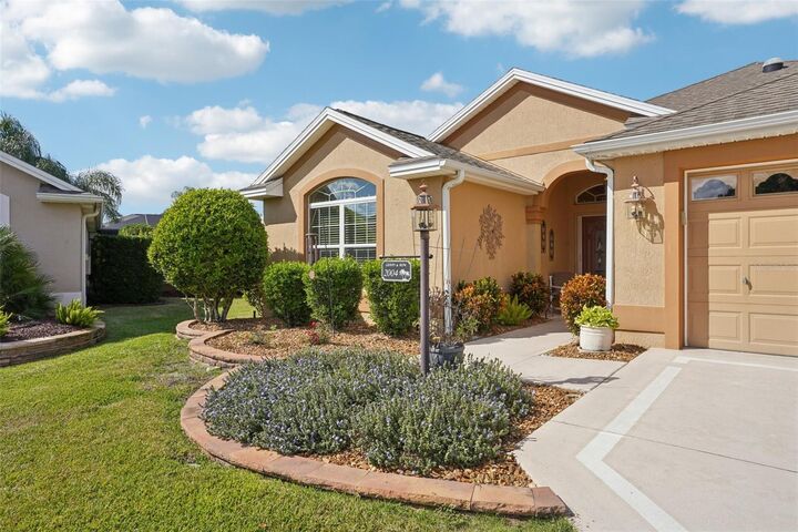 Property Photo: 2004 Royal Elm Road FL 32162