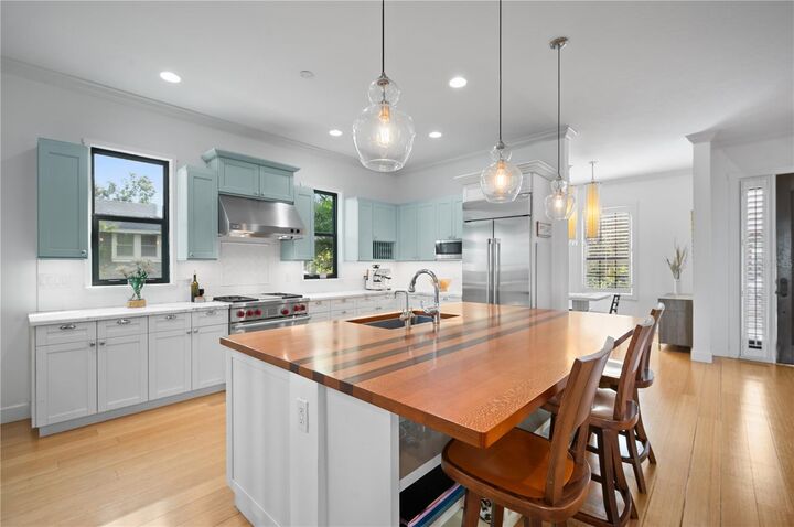 Property Photo:  1723 Oak Street  FL 34236 