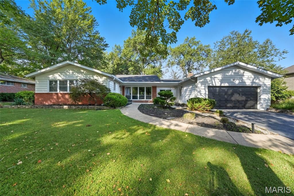 Property Photo: 31 Bon Hills Drive MO 63132