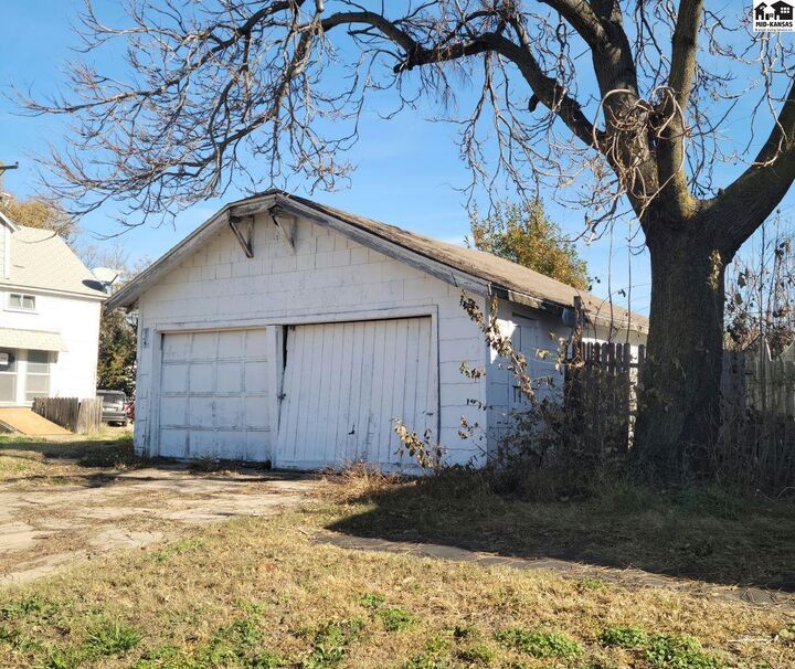 Photo de la propriété: 500 E Avenue C KS 67501