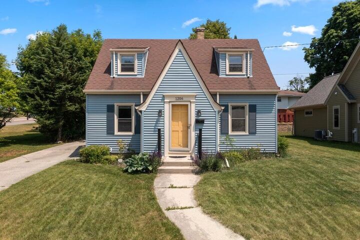 1206 15th Ave  Grafton WI 53024 photo