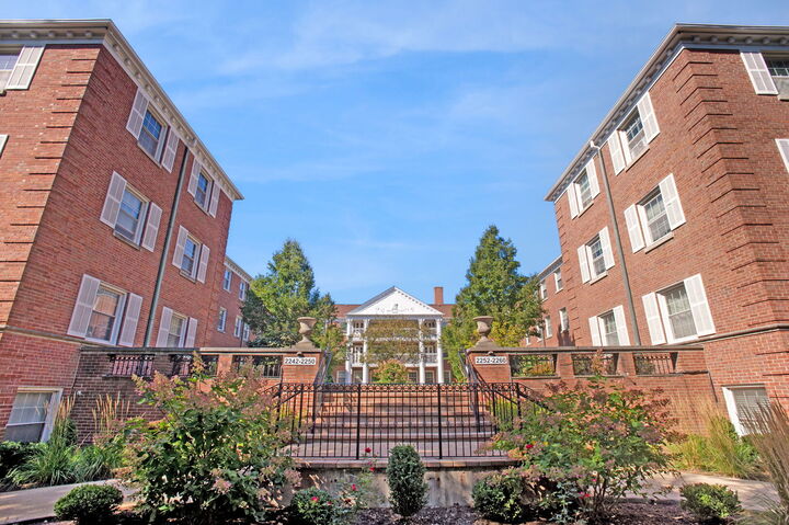 2252 Sherman Avenue 2  Evanston IL 60201 photo