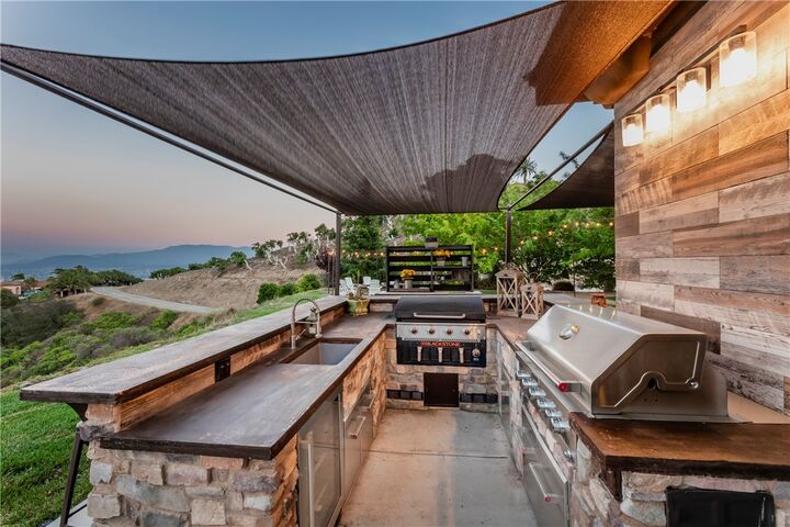 Property Photo: 44195 Via Horca CA 92590