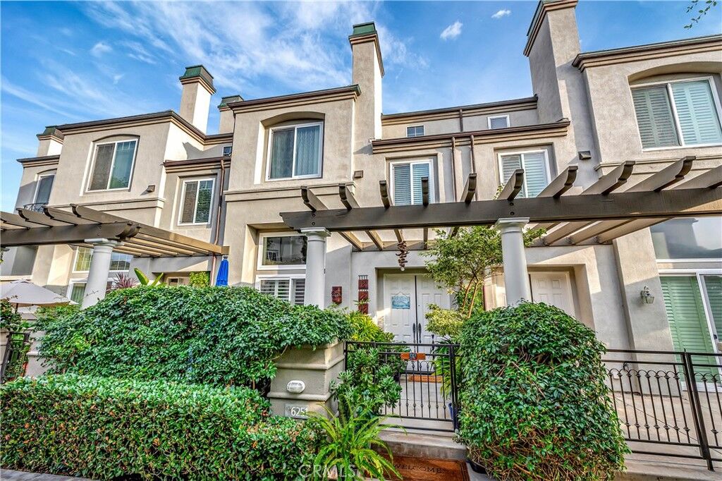 Property Photo: 6251 Surfpoint Cir CA 92648