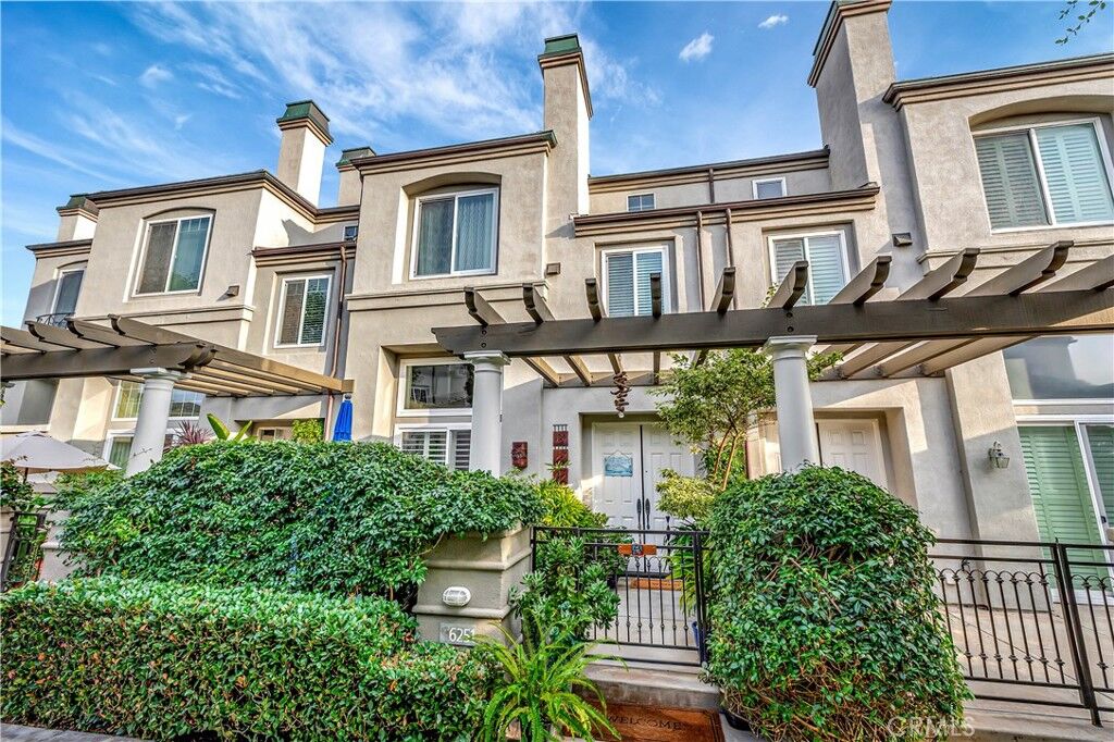 Property Photo: 6251 Surfpoint Cir CA 92648