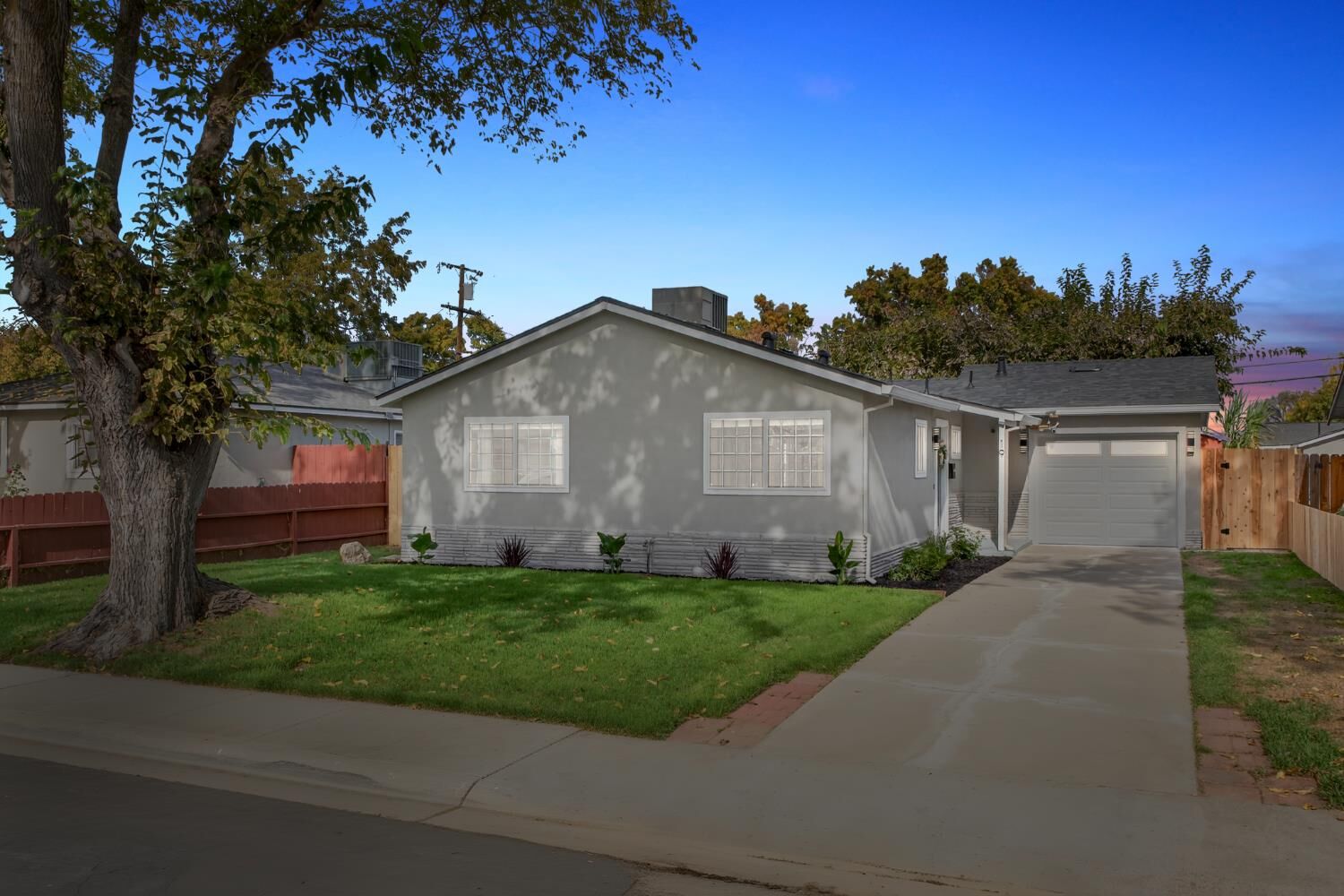 Property Photo:  19 E 21st Street  CA 95376 