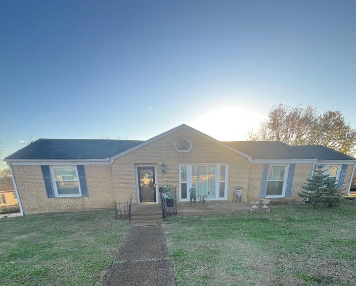 Property Photo: 106 Shepherd Hills Dr TN 37115