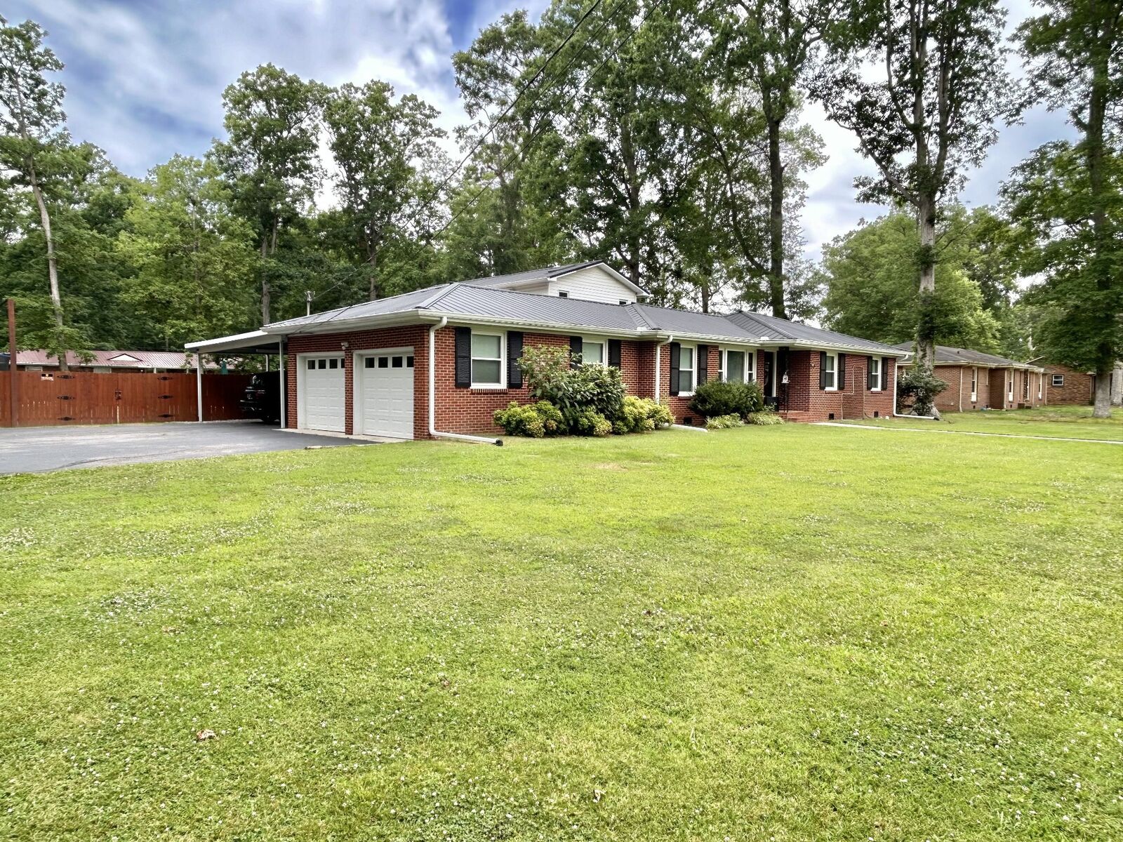 Property Photo: 1212 Woodcrest Dr TN 37355