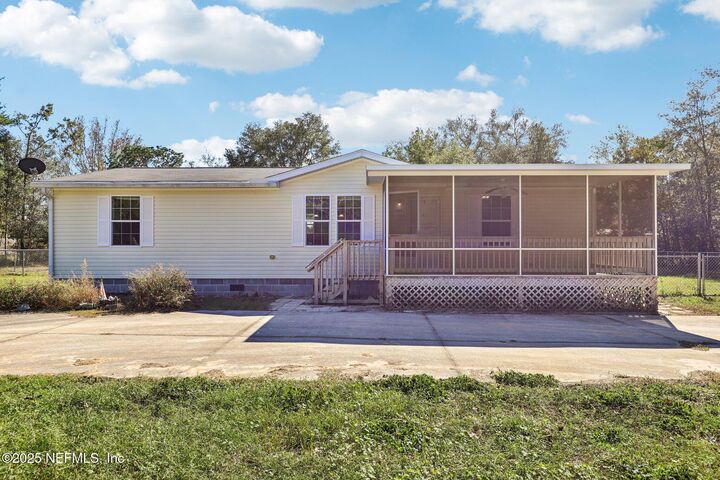 Property Photo: 5827 Hillridge Road FL 32656