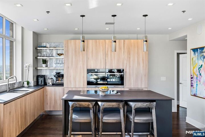 Property Photo:  1100 Maxwell Lane Ph1201  NJ 07030 