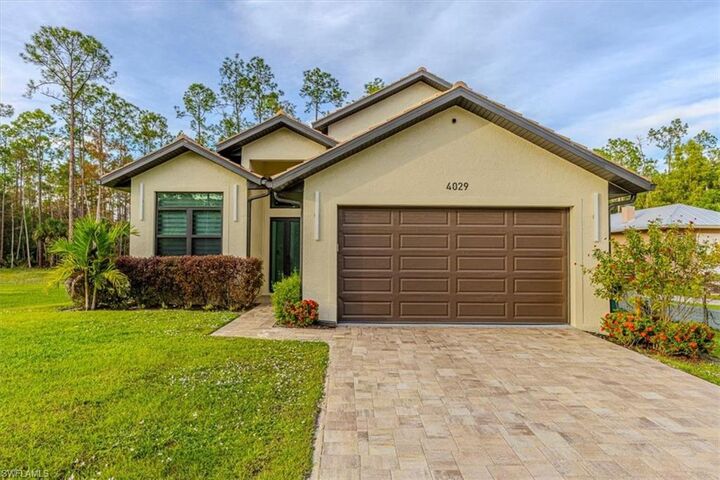 Property Photo:  4029 2nd Ave SE  FL 34117 