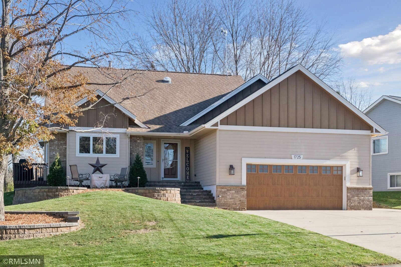 Property Photo: 1725 White Oak Drive MN 55318