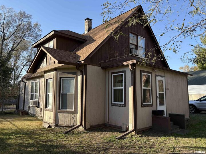 Property Photo:  1410 S Cherry Street  IL 62801 