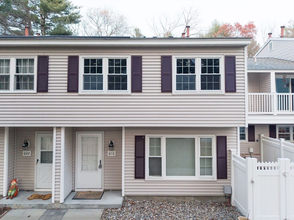 Property Photo:  618 Edgebrook Dr 618  MA 01505 