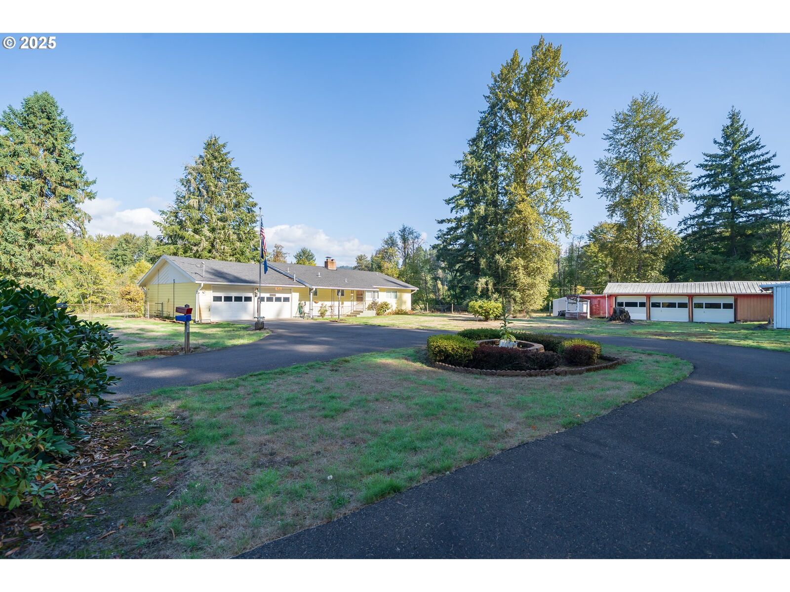 Property Photo: 628 13th St OR 97358