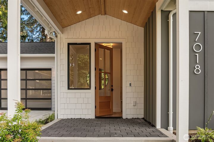 Property Photo:  7018  127th Avenue NE  WA 98033 