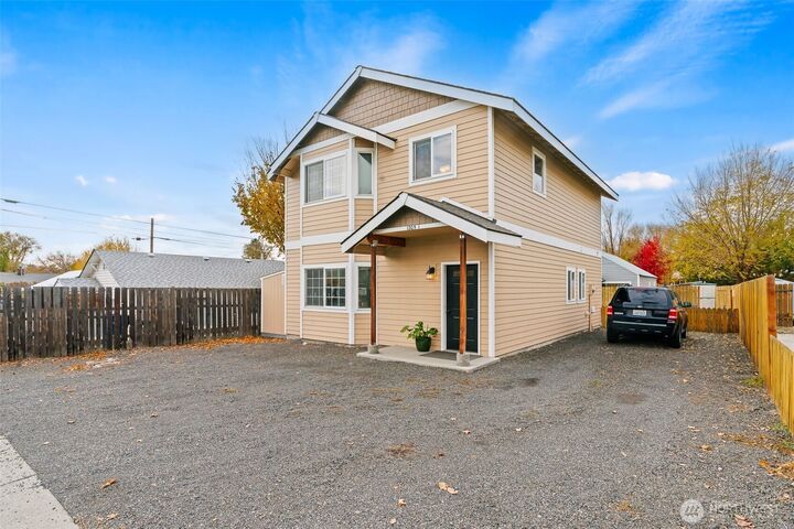 Property Photo:  1205 N Okanogan Street 1&2  WA 98926 