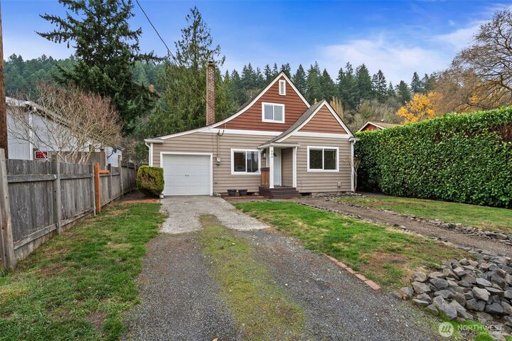 Property Photo:  600 S Diamond Street  WA 98531 