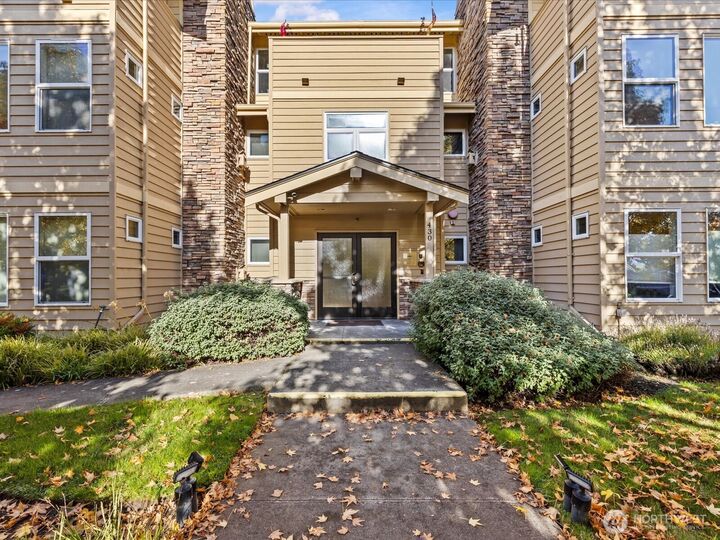 Property Photo:  430 SW 156th Street 103  WA 98166 