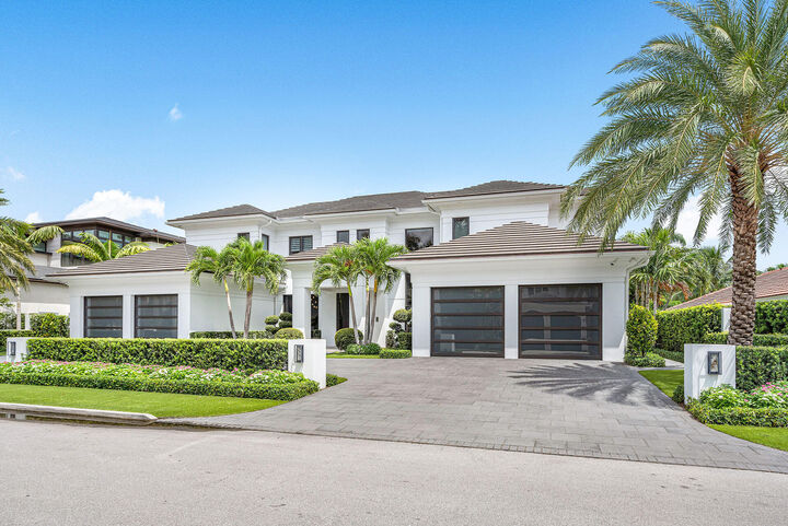 Property Photo:  215 W Coconut Palm Road  FL 33432 