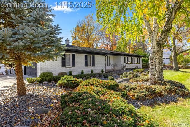 Property Photo:  38067 Southfarm Lane  MI 48167 