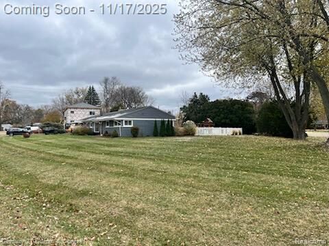 Property Photo:  7431 N Briarcliff Knoll Drive  MI 48322 