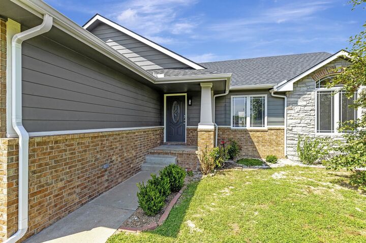 Property Photo:  5327 S Pattie Ct  KS 67216 