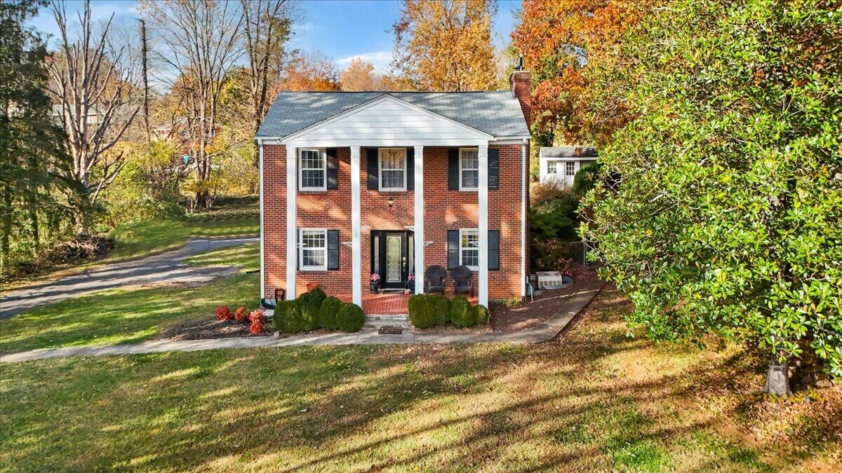 Property Photo: 3581 Grandin Rd SW VA 24018