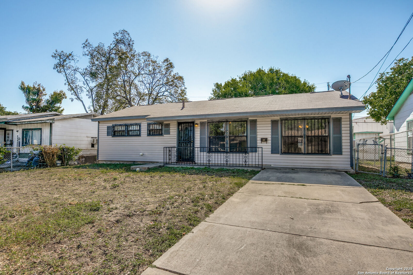 Property Photo: 354 Las Palmas TX 78237
